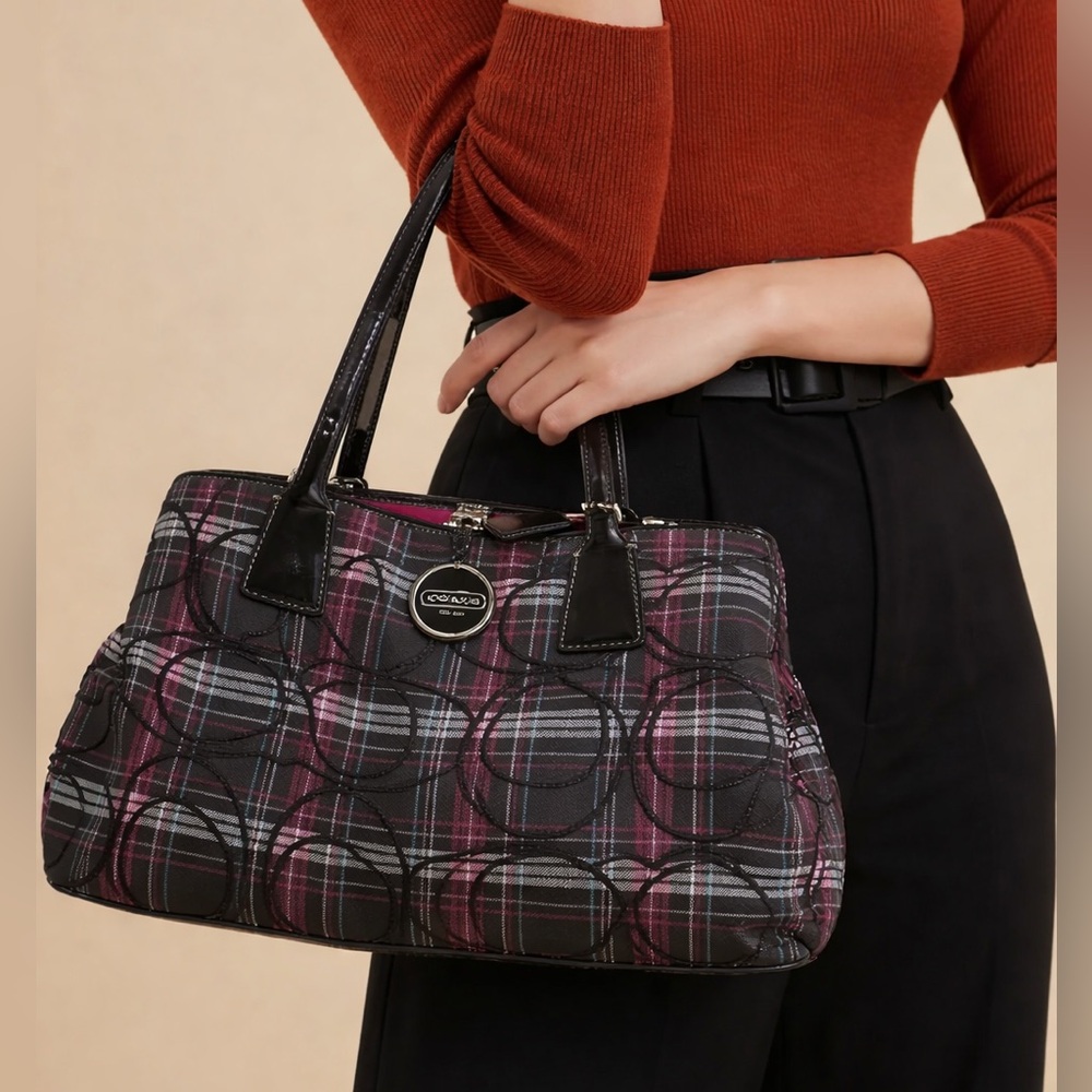 #23858 EUC Coach signature tartan plaid shoulder handbag